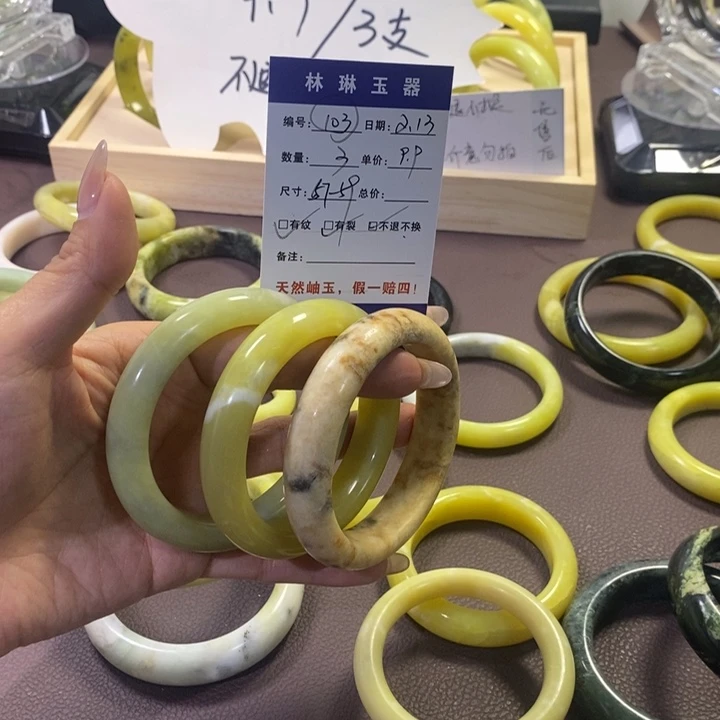 蛇纹石玉手镯未镶嵌