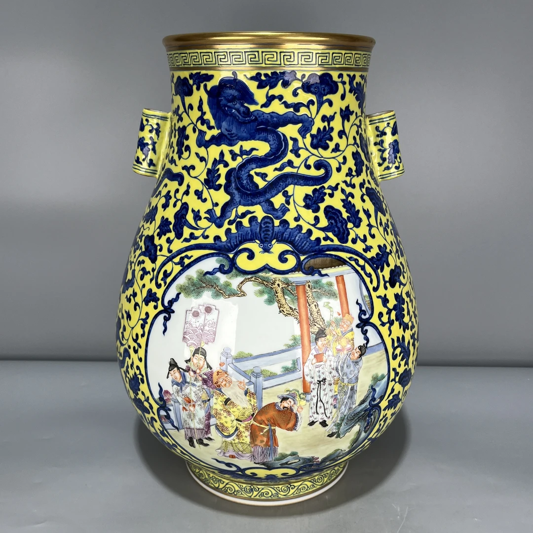 当代仿制 仿古大清乾隆年制黄地青花缠枝龙纹开窗人物故事贯耳瓶