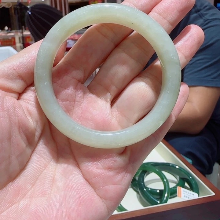 未镶嵌手镯和田玉640