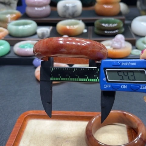未镶嵌手镯石英质玉
