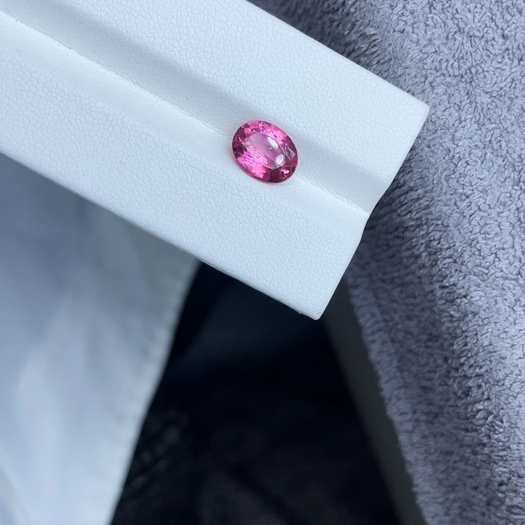 未镶嵌裸石碧玺1.8Ct。