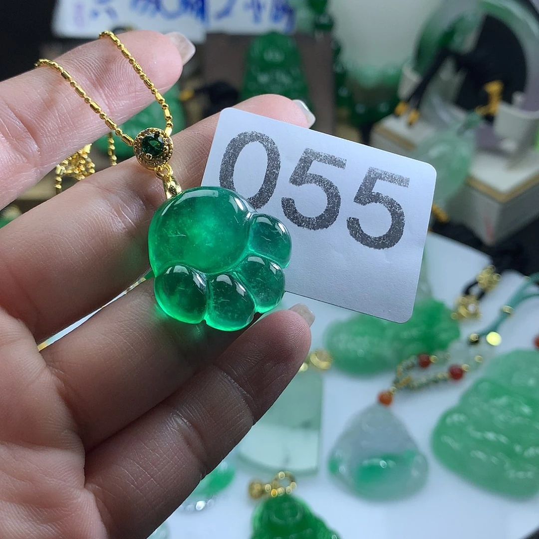 翡翠未镶嵌吊坠(赠链)