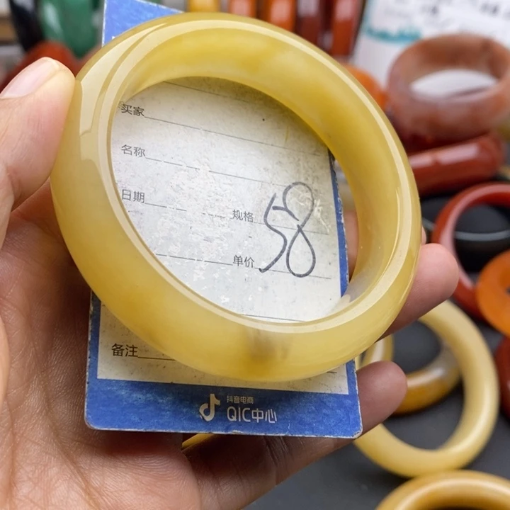 未镶嵌手镯石英质玉