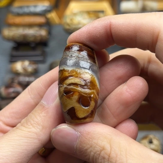 温***涛玛瑙/玉髓未镶嵌颈饰