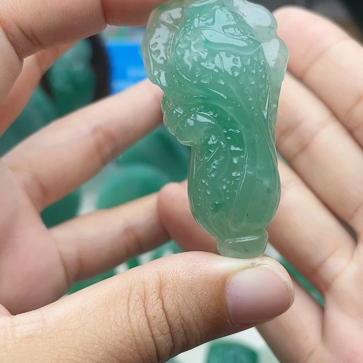 未镶嵌定制石英质玉（非洲翠）喜****光