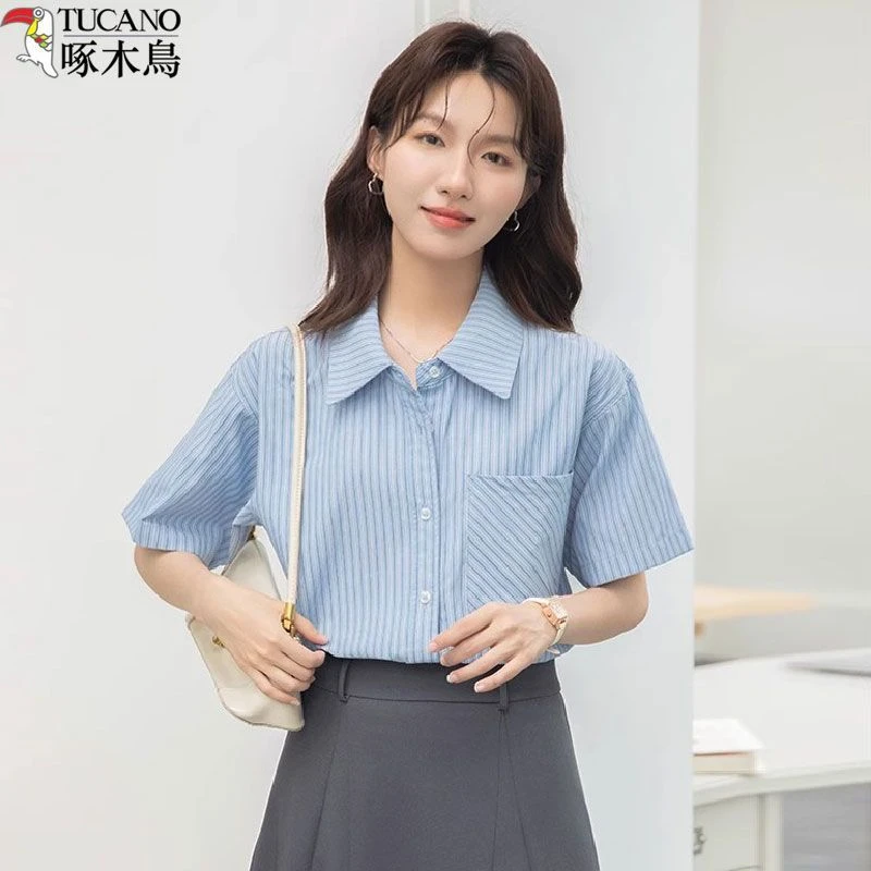 TUCANO/啄木鳥时尚蓝色条纹衬衫女夏季新款通勤职业休闲短袖上衣