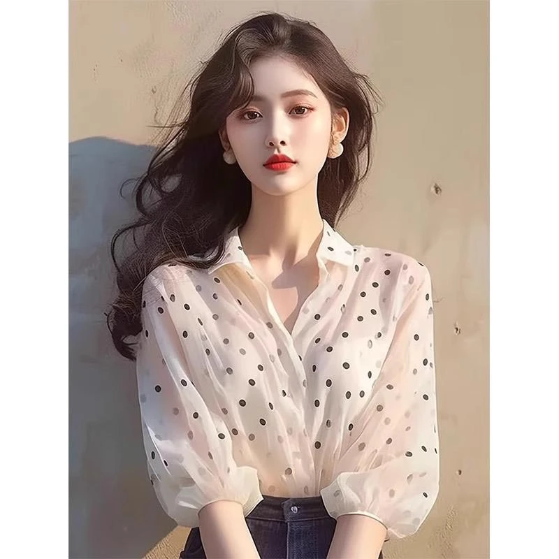 2025年夏季法式新款洋气设计感白色波点衬衫女高级感休闲百搭上衣