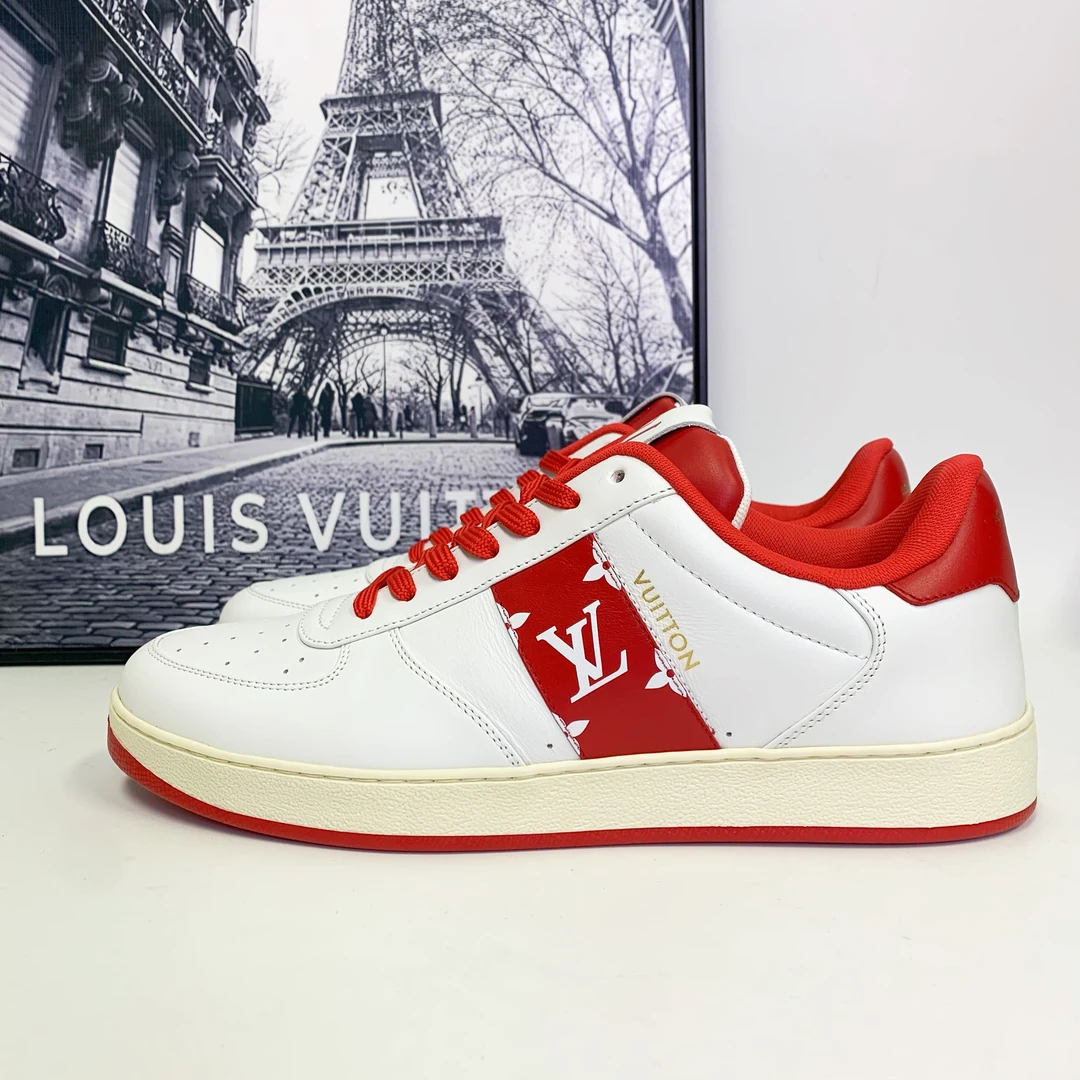 全新未使用 LouisVuitton/路易威登 LV Rivoli白色侧标红尾板鞋