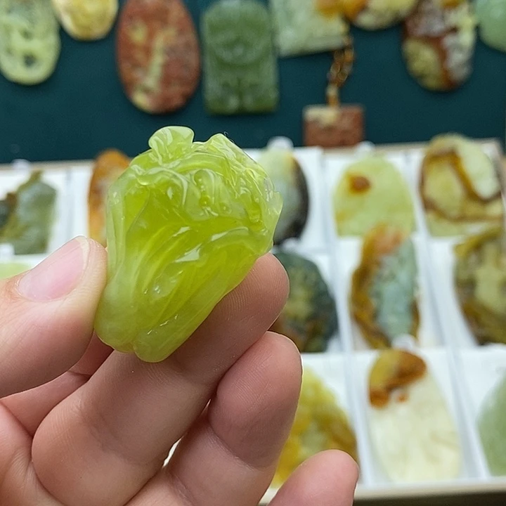 蛇纹石玉未镶嵌颈饰福利款百财吊坠