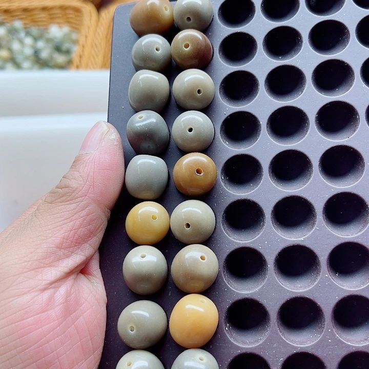 白玉菩提手串瑕疵15年糕20颗