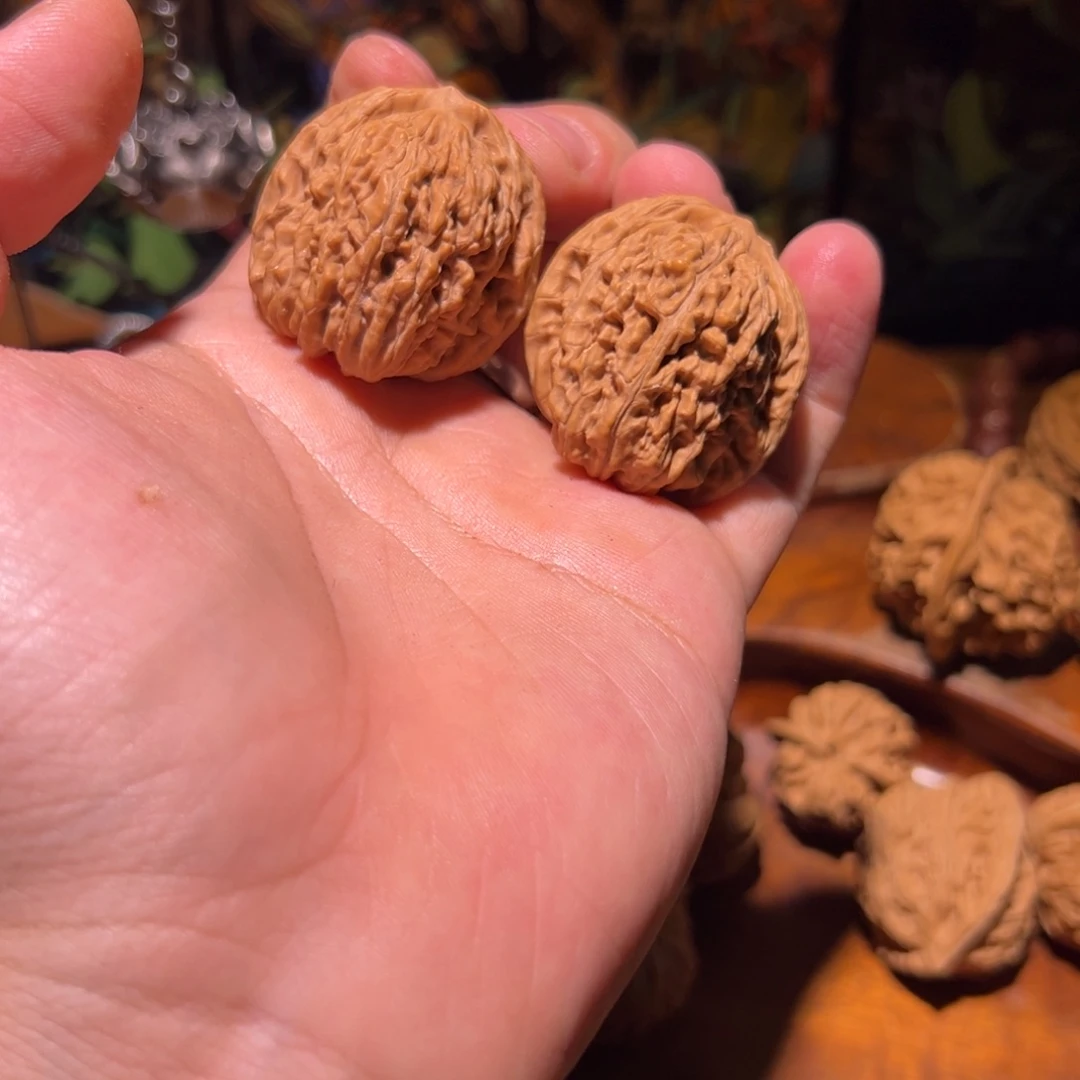 吊坠文玩核桃36山地小四座楼，练手绝了，骨质很好