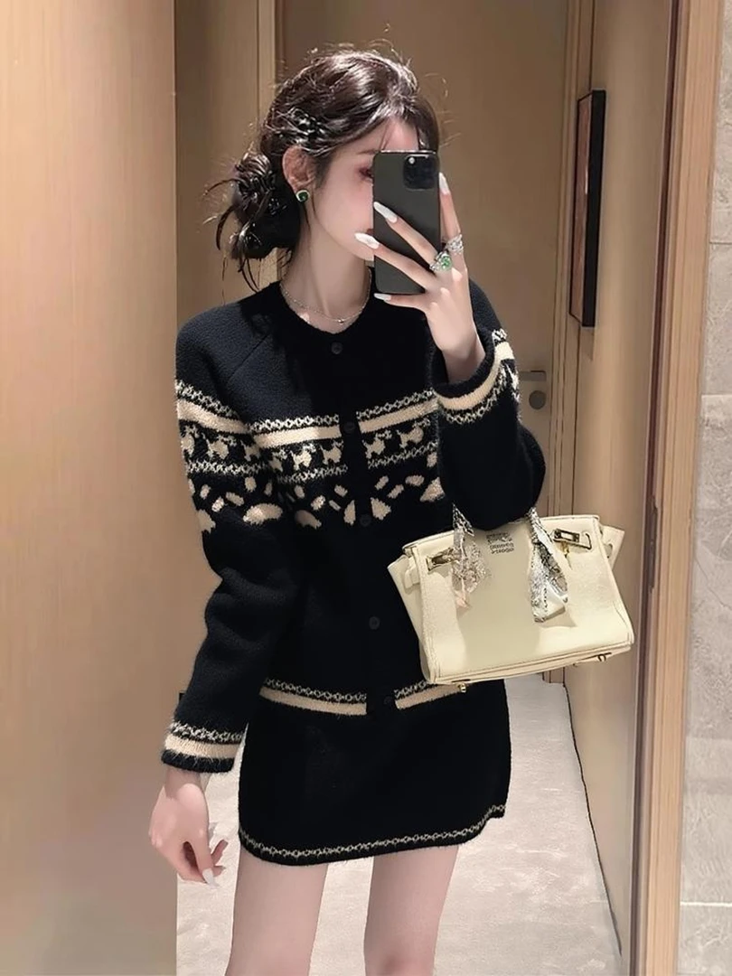 2025巨好看秋季一整套轻奢高级感女人味大方得体黑色针织衫套装裙
