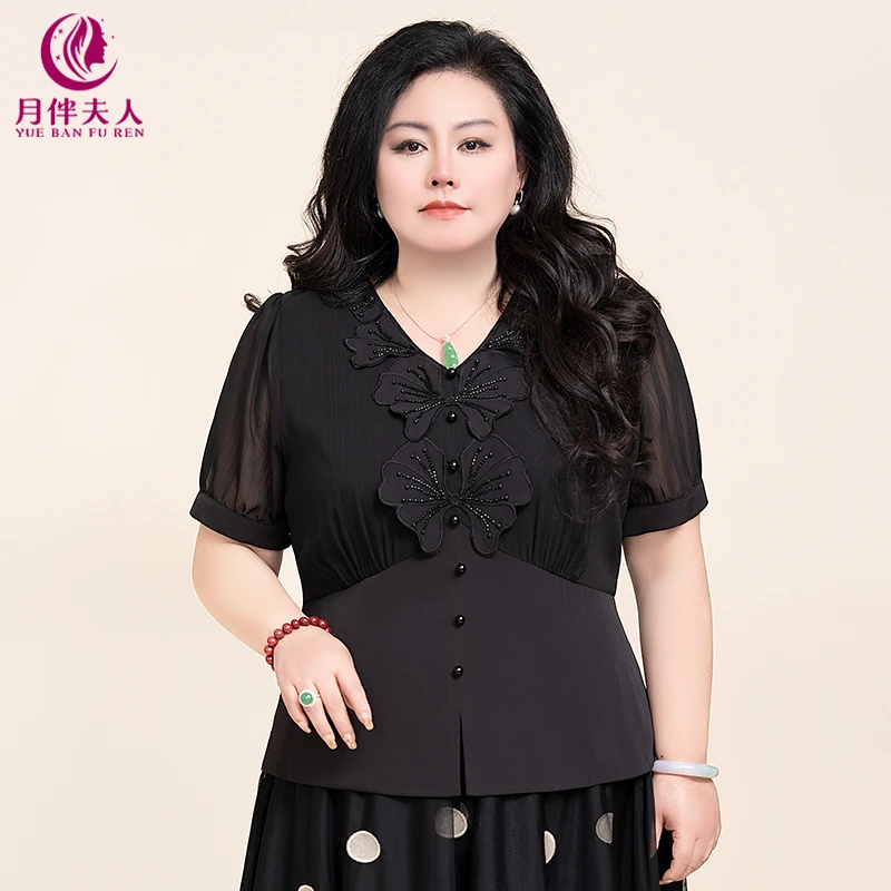 月伴夫人 2025夏季新款大码时尚V领钉珠刺绣设计感修身衬衫7840