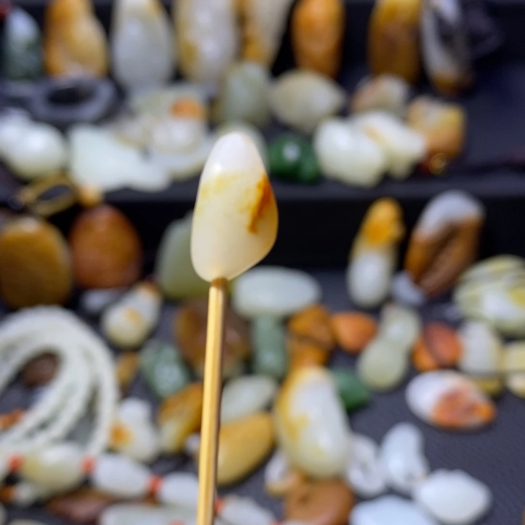 华***子和田玉未镶嵌颈饰
