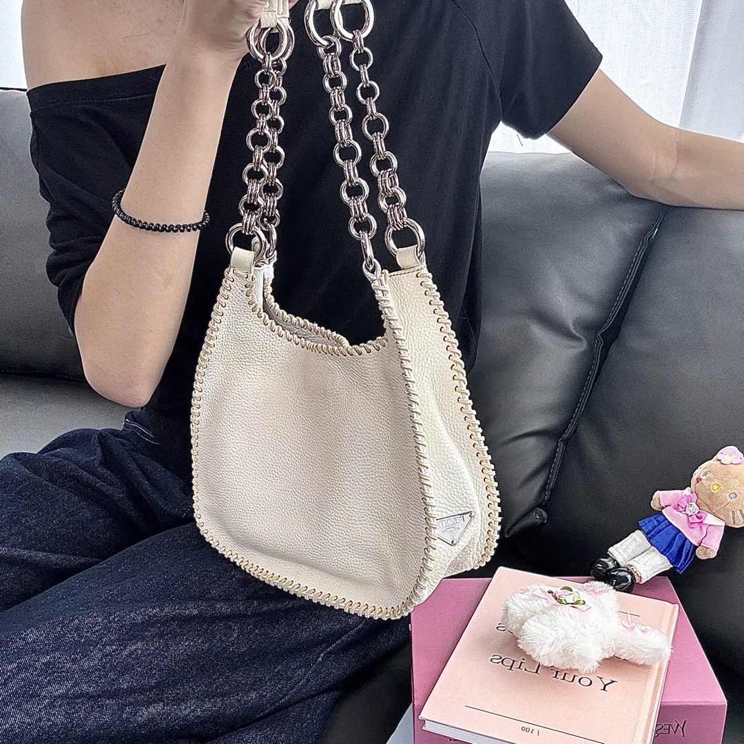 95新 Prada/普拉达 白色链条小托特腋下包