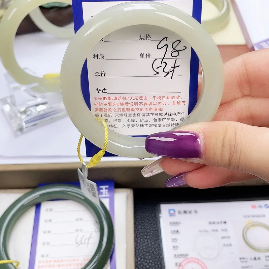 和田玉未镶嵌手镯