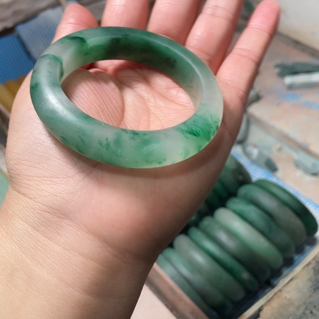 侯****定制石英质玉（非洲翠）定制加工