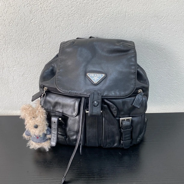 95新 Prada/普拉达 黑银全皮小号双兜双肩包底长26 123604