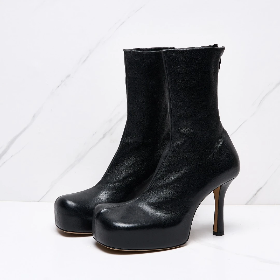 Bottega Veneta女士方头高跟短靴BVGS00323