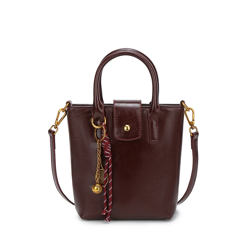 Louie Samani/路易塞曼妮2024新款质感斜挎小包通勤水桶包Y5802