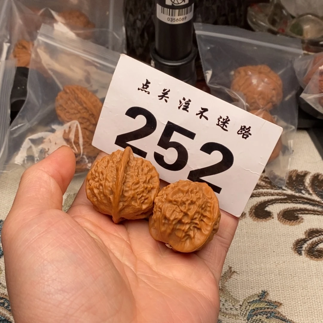 文玩核桃吊坠36瓷娃娃