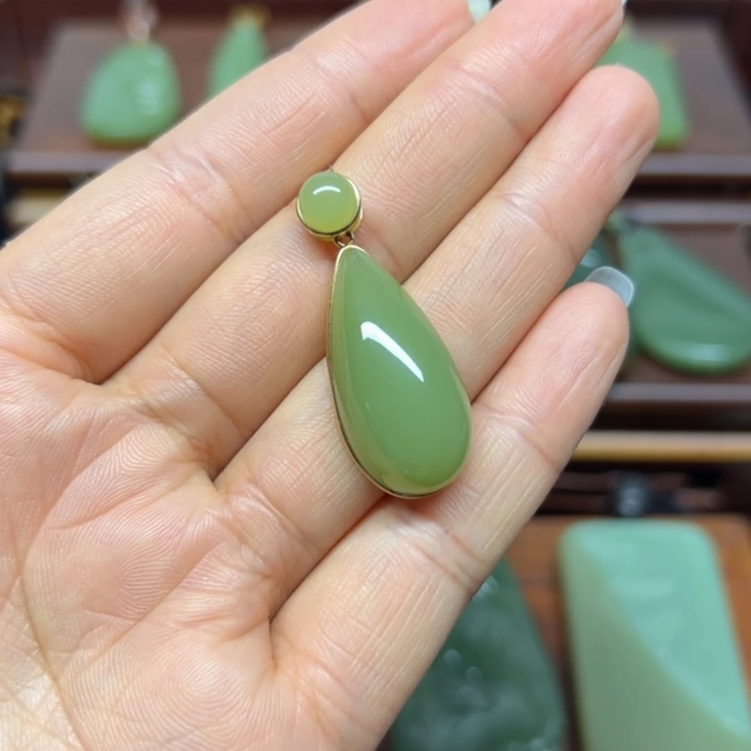 【闪购商品】岫岩老玉（透闪石质玉）18K金镶嵌颈饰I****y