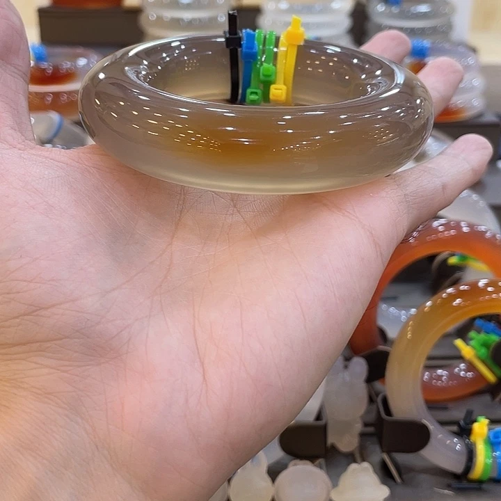 嗨***啊玛瑙/玉髓未镶嵌手镯