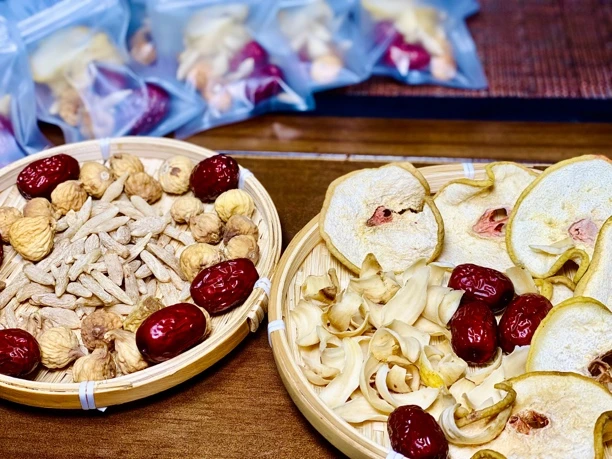 清润无花果雪梨百合水