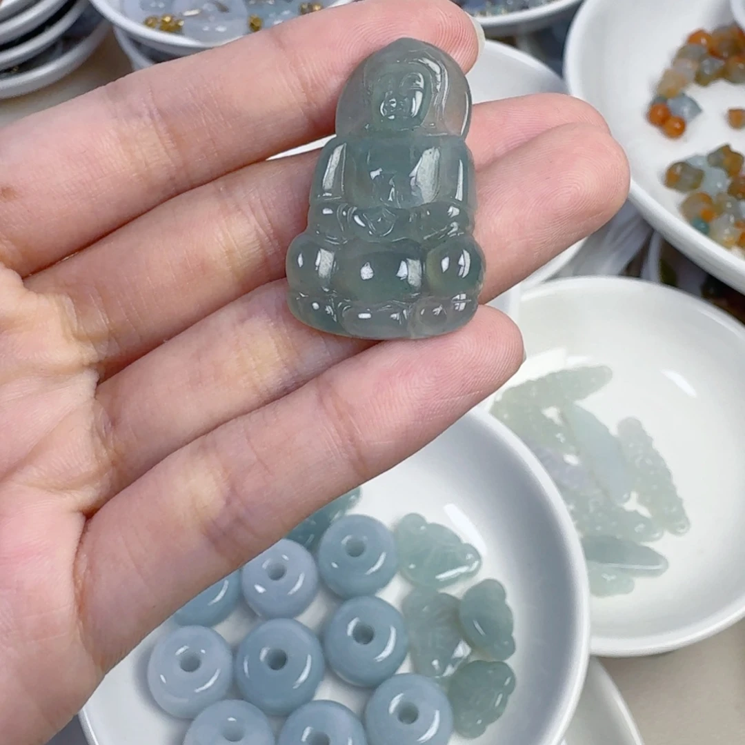 翡翠散珠观音一个，