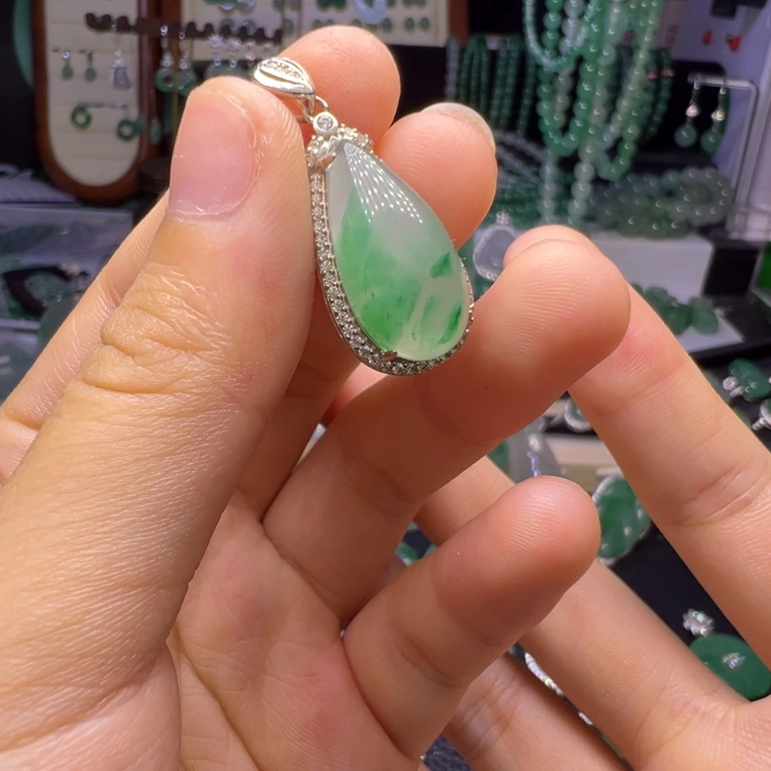 石英质玉未镶嵌颈饰