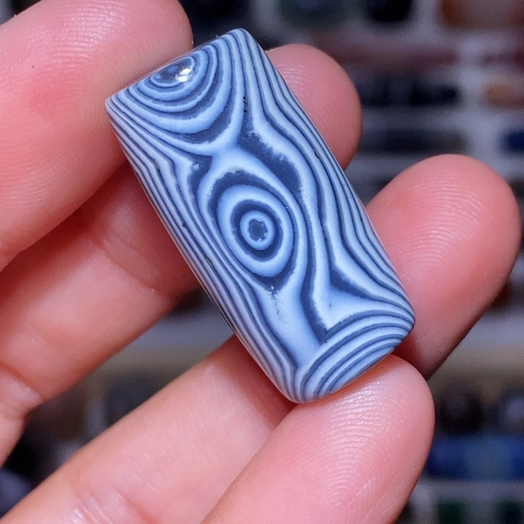 大***扬琥珀未镶嵌吊坠…..