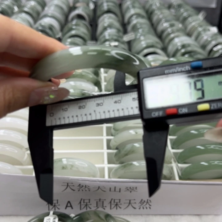 未镶嵌手镯石英质玉534