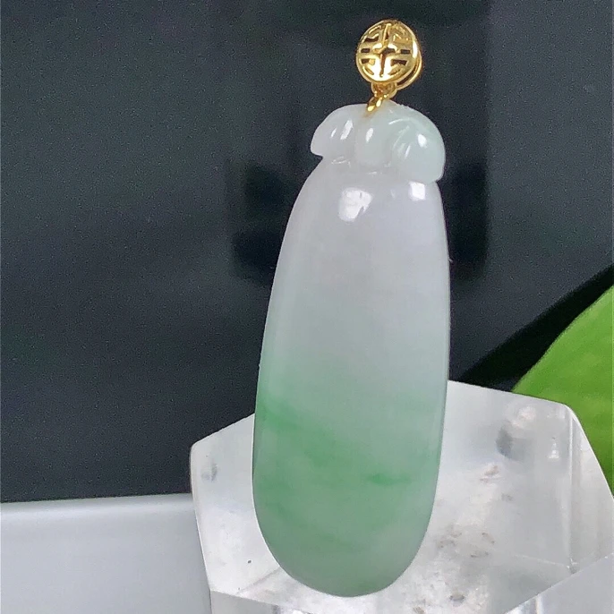 缅甸天然翡翠A货18K金扣镶嵌冰润飘绿福瓜小吊坠时尚精美气质女士