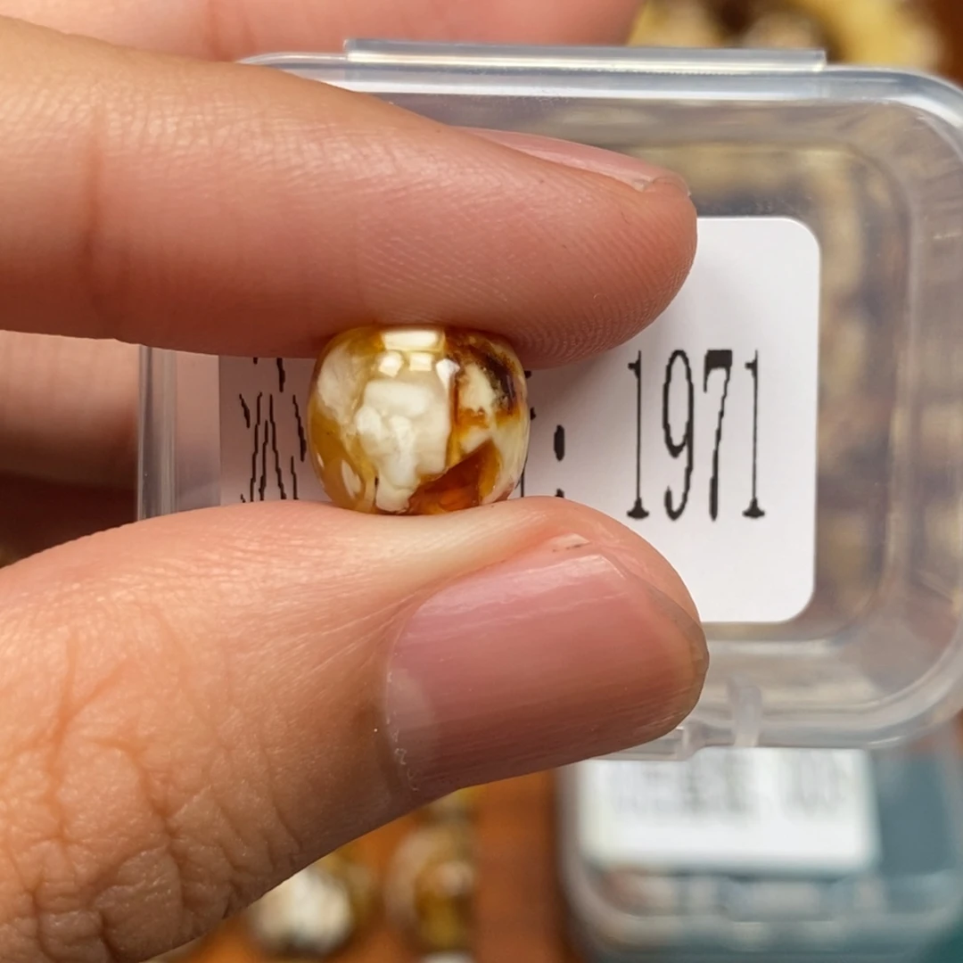 手串猴头核桃沁色圆珠老型1971