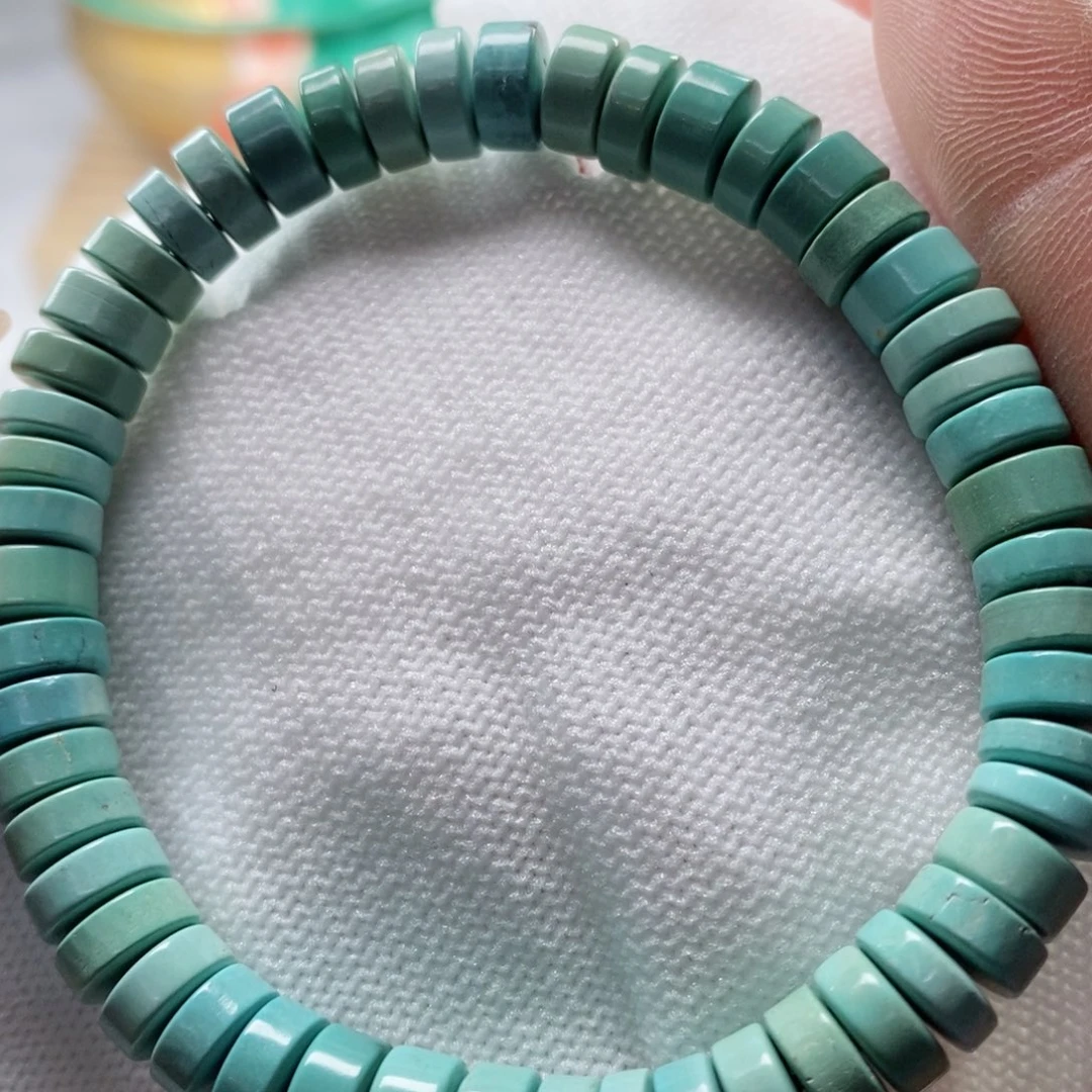 绿松石颈饰未镶嵌