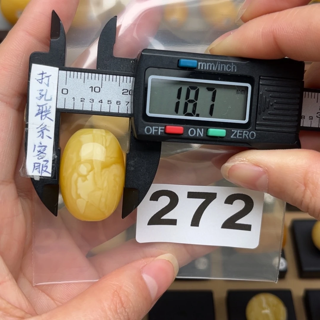 蜜蜡裸石未镶嵌黑***猫蜜蜡