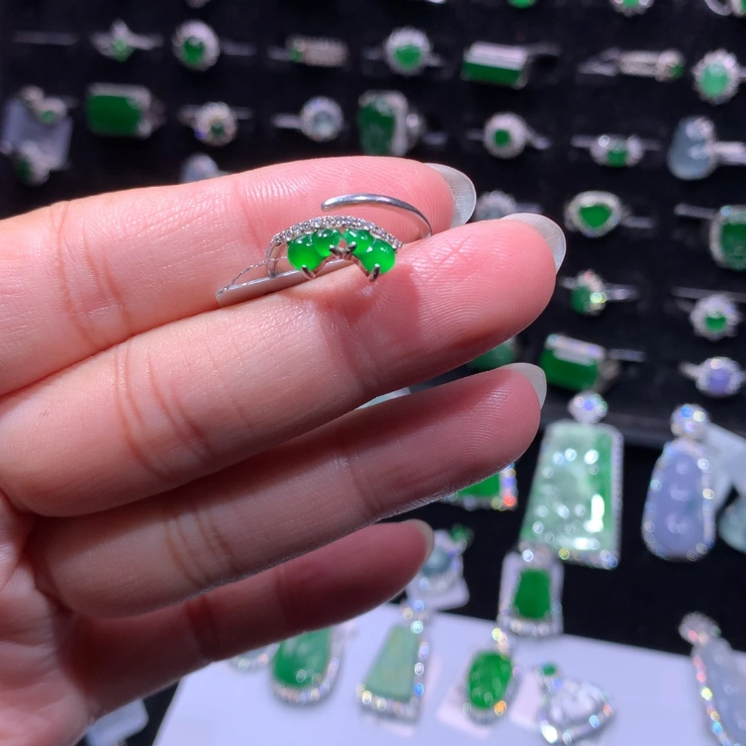 翡翠银S925镶嵌颈饰翡翠