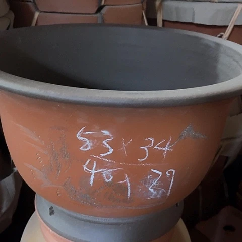 紫砂花盆金钟一个