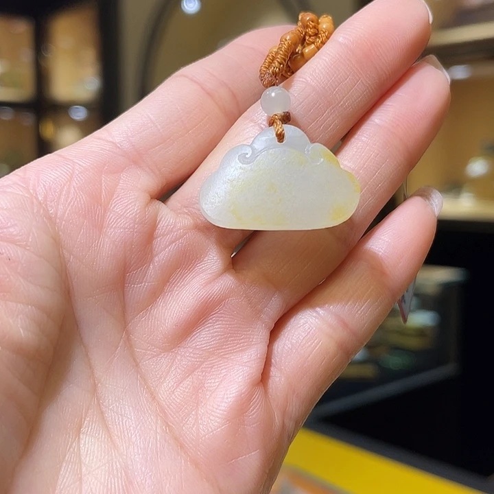 和田玉未镶嵌颈饰如意锁