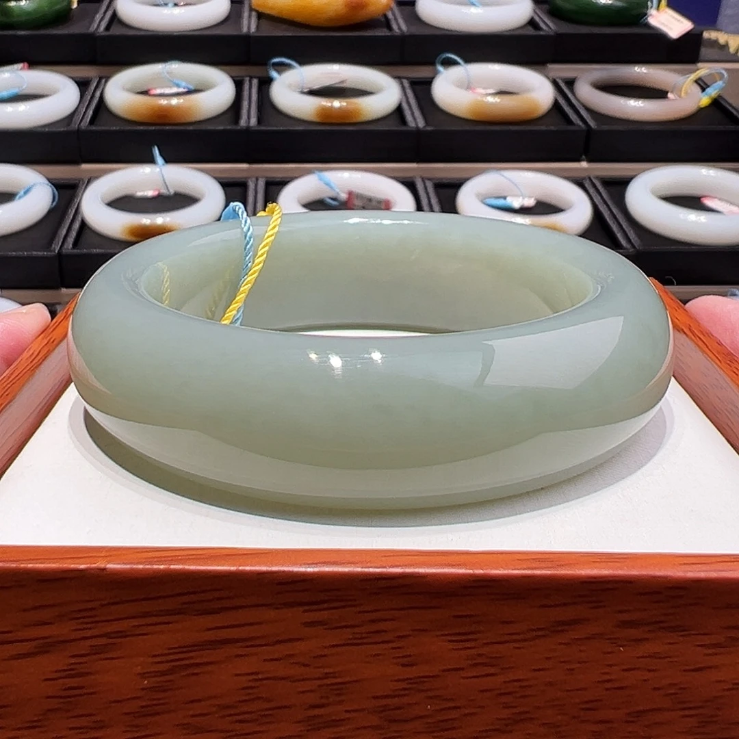 和田玉未镶嵌手镯