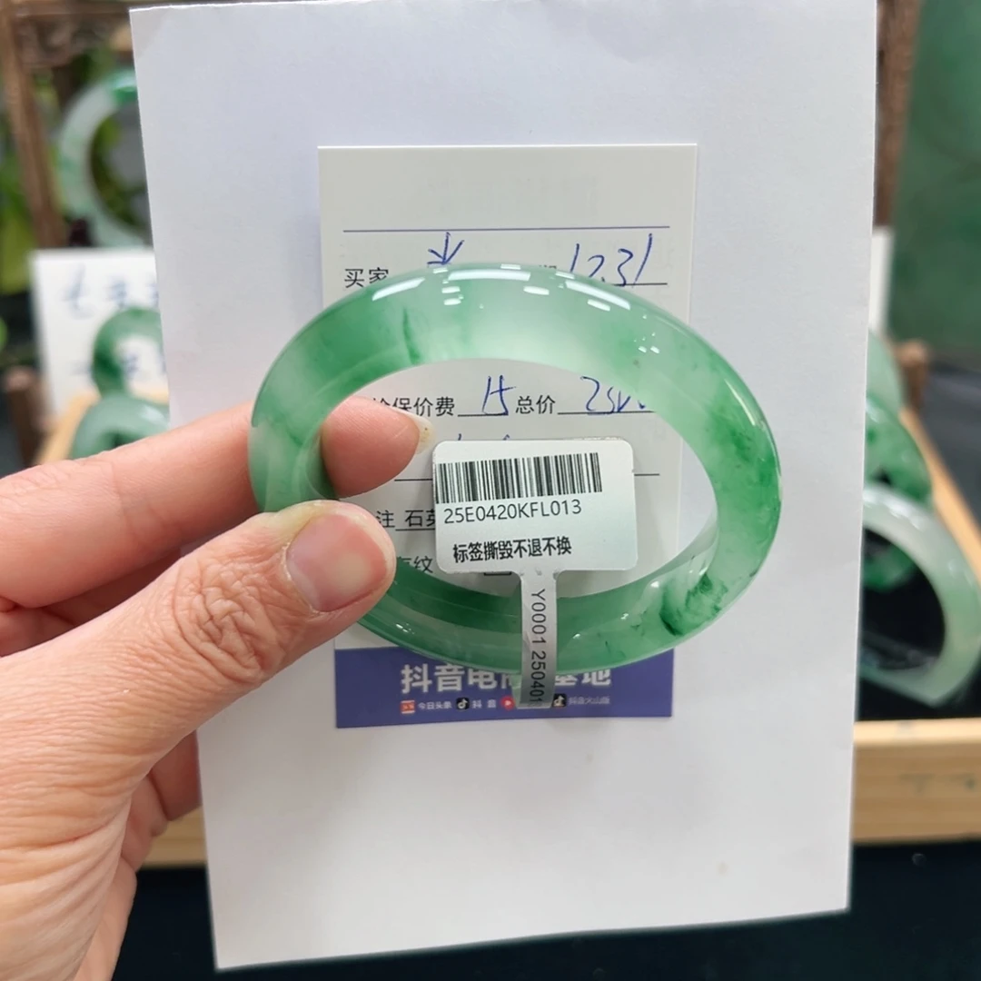 米****石英质玉未镶嵌手镯➕佳佳54