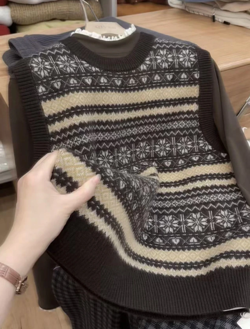 七言家 摩卡费尔岛撞色马甲1