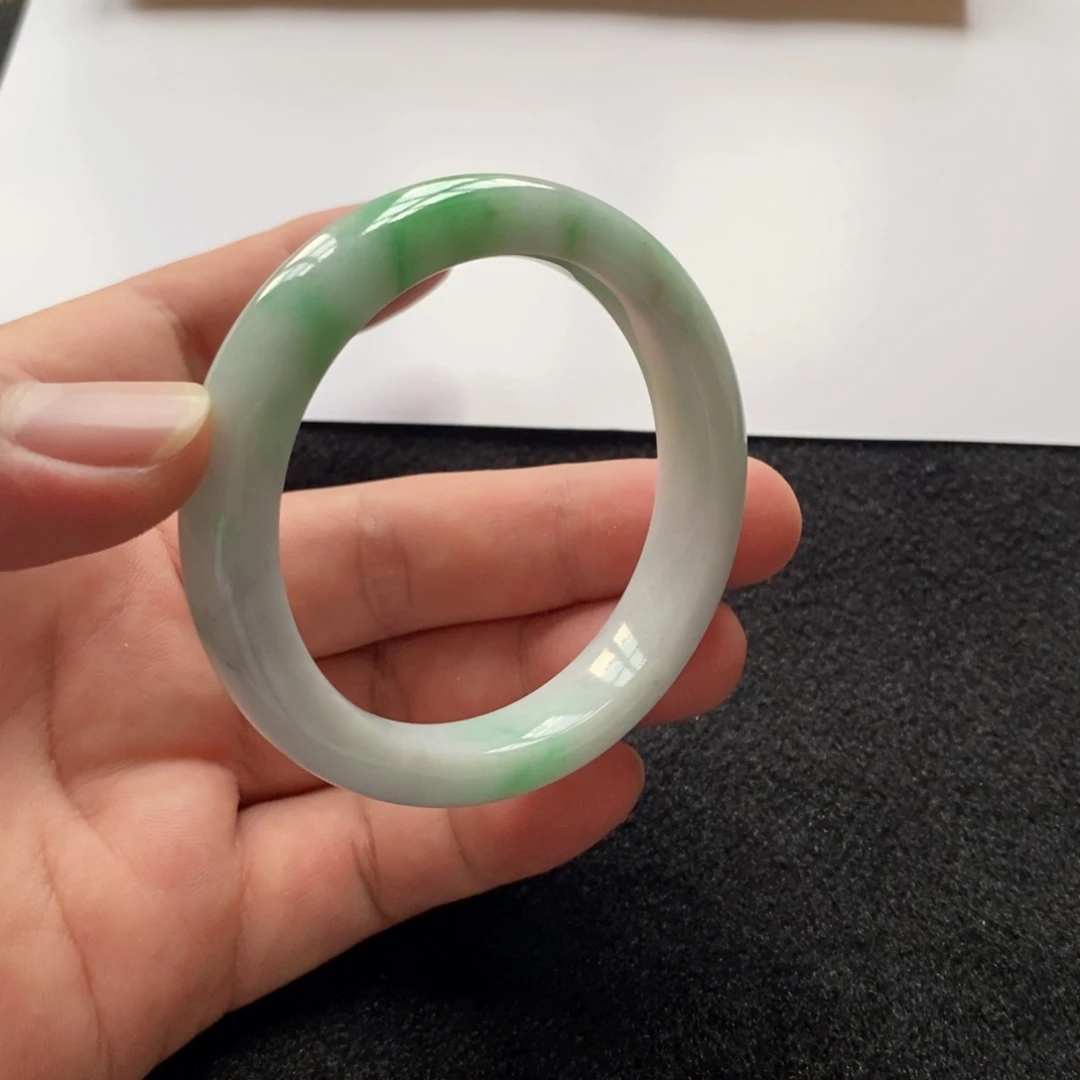 定制翡翠未镶嵌翡翠手镯