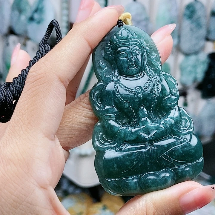 颈饰足铂镶嵌翡翠翡翠