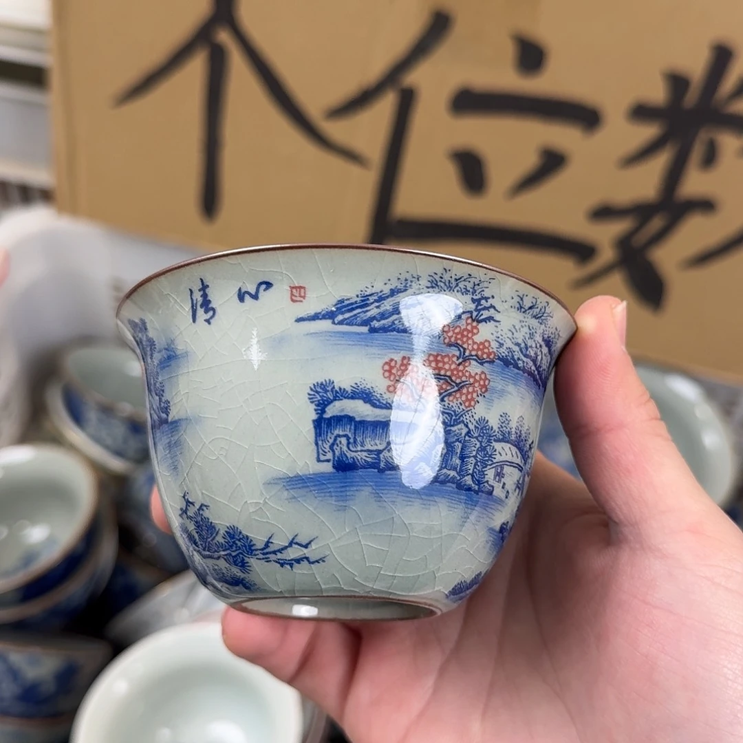 青花釉里红卧足杯的