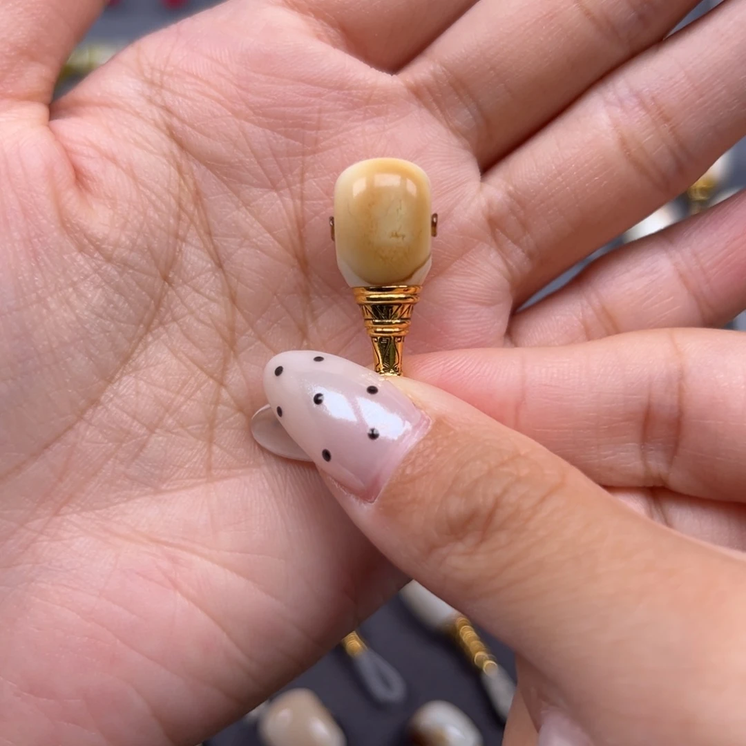 琥珀未镶嵌裸石10.4mm