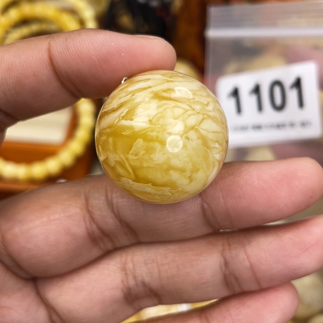 ****近蜜蜡未镶嵌珠宝奇石沙眼28.4
