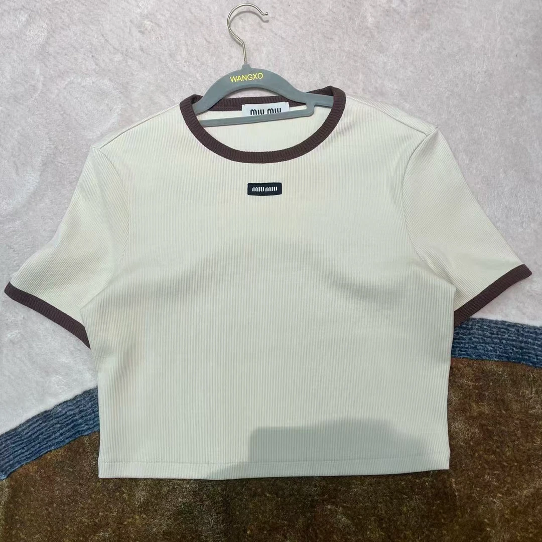 白色圆领T恤/miumiu外套dd71