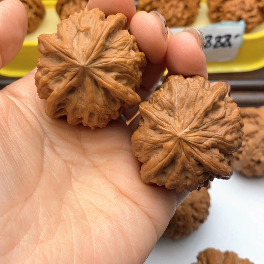 文玩核桃把件588号凹底四棱