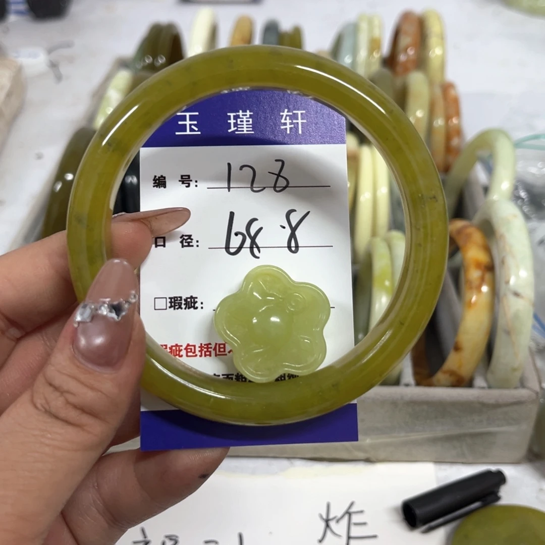 蛇纹石玉手镯未镶嵌